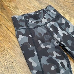 Athleta camo pocket running leggings